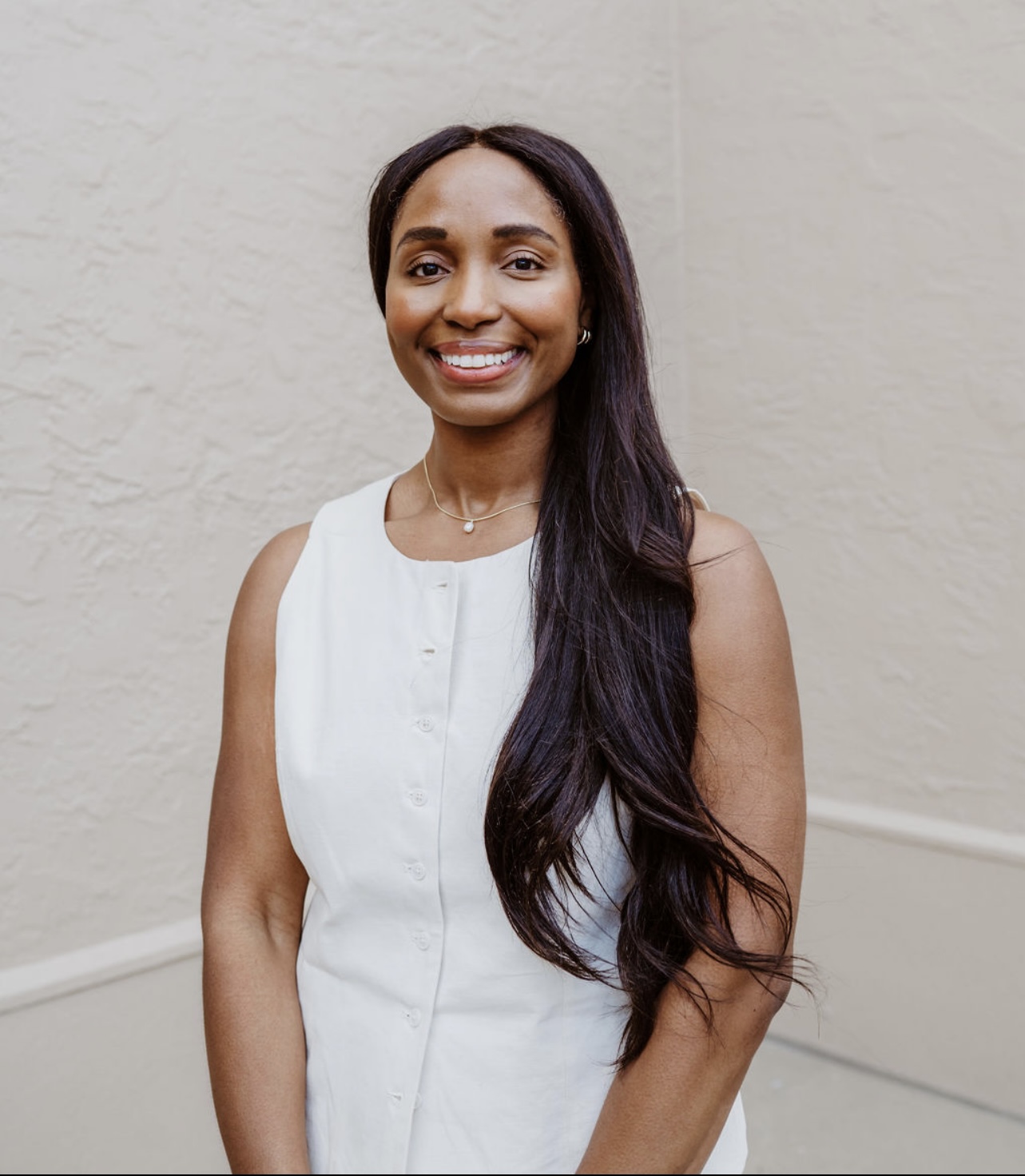 Headshot of Amina Barnes