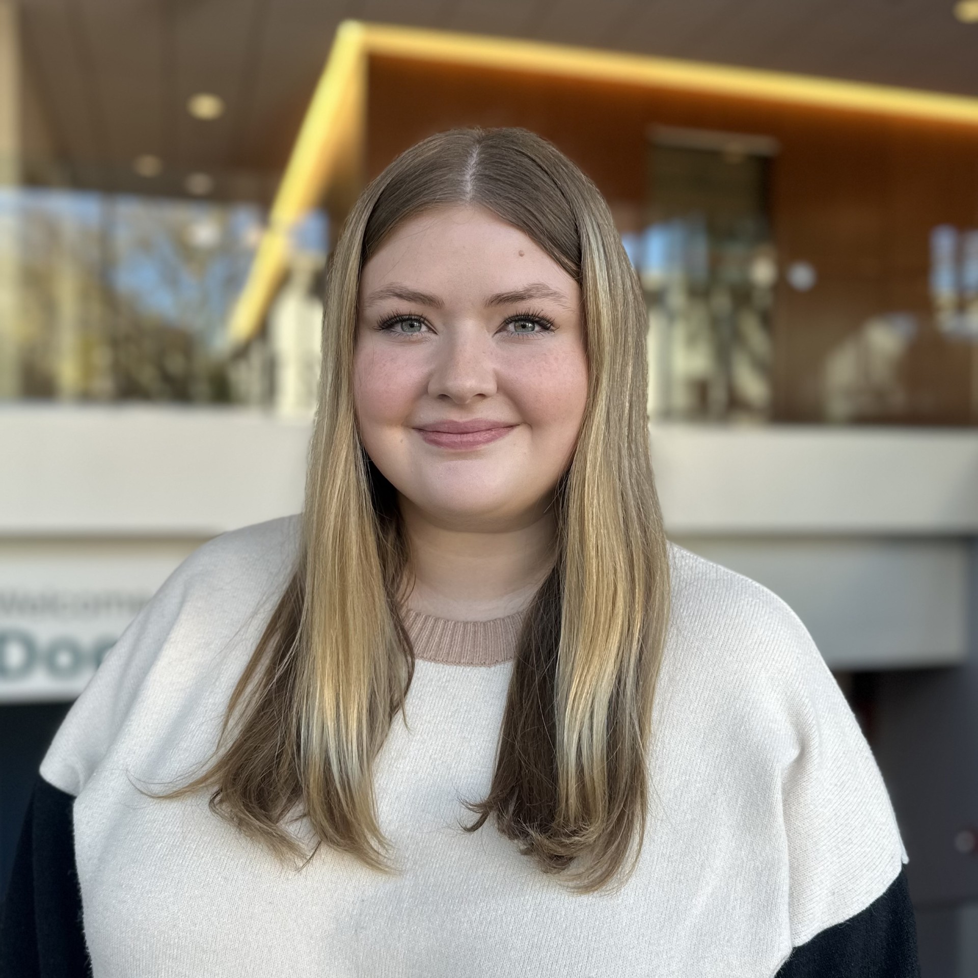 Emily Mensing Headshot